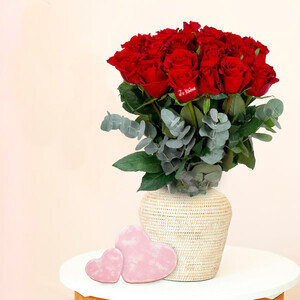 23 + 1 ROSE MARQUEE AMOUR